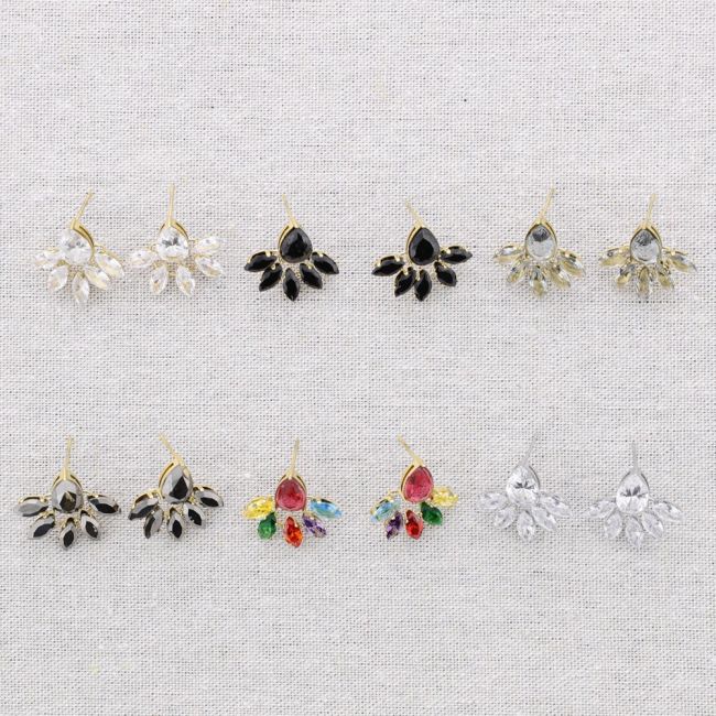 STEEL STUD EARRINGS WITH CRYSTALS
