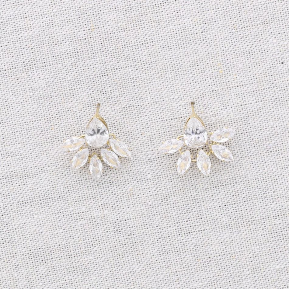 STEEL STUD EARRINGS WITH CRYSTALS