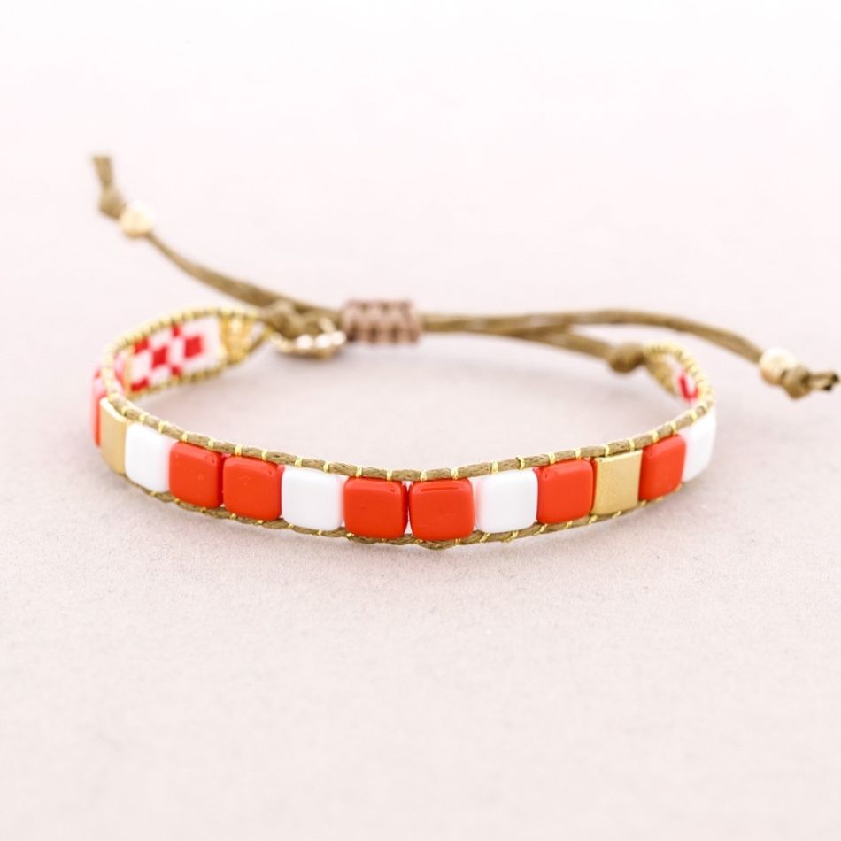MACRAMÉ BRACELET WITH METAL RESIN BEADS