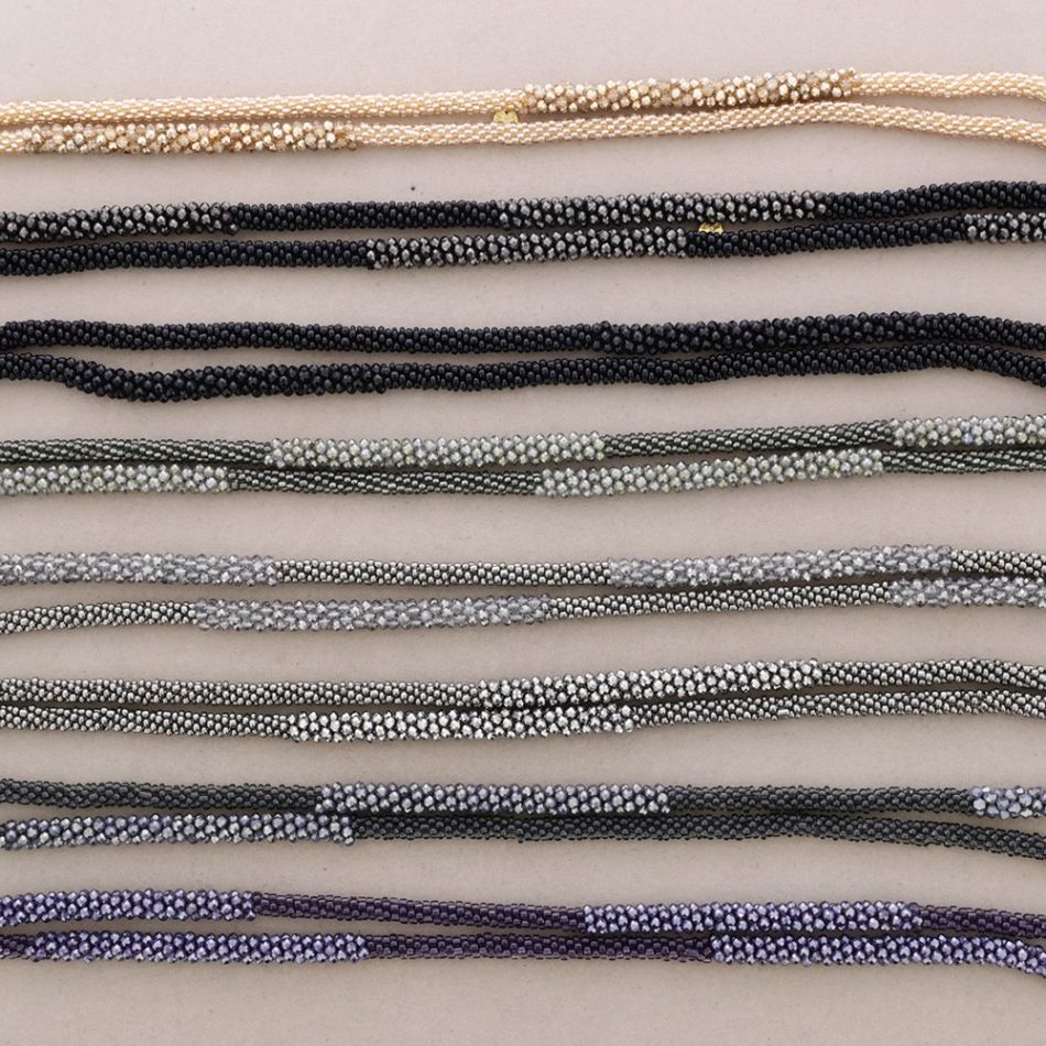COLLAR LARGO BICOLOR CRISTALES FACETADOS