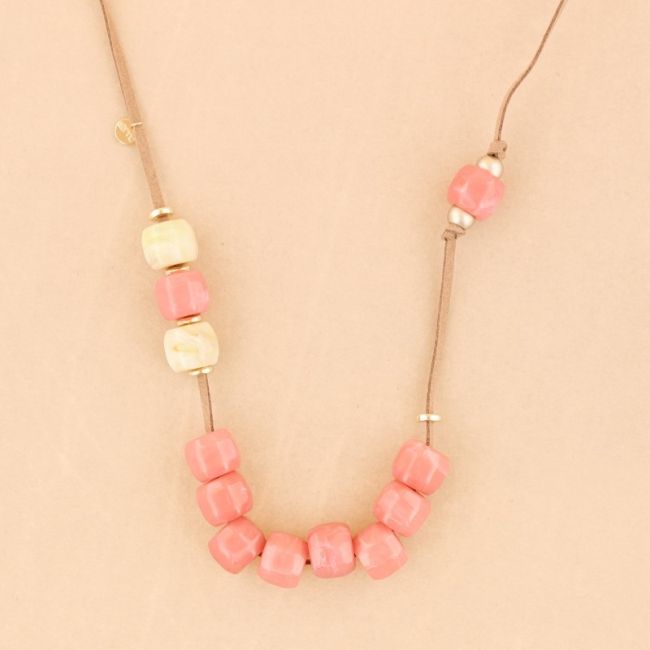 COLLAR LARGO CUENTAS RESINA