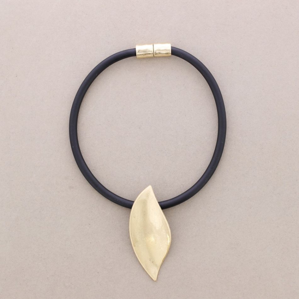 RUBBER LEAF METAL NECKLACE