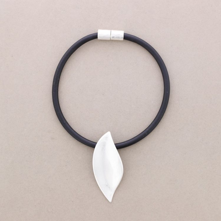 GARGANTILLA GOMA HOJA METAL 2