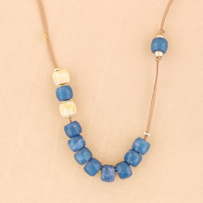 LONG NECKLACE WITH RESIN BEADS