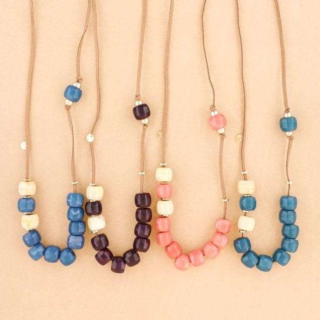 COLLAR LARGO CUENTAS RESINA