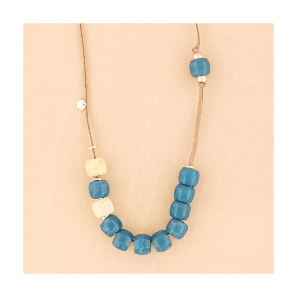 LONG NECKLACE WITH RESIN BEADS
