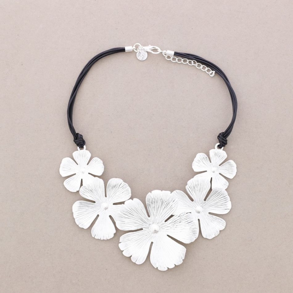 METAL FLOWER NECKLACE