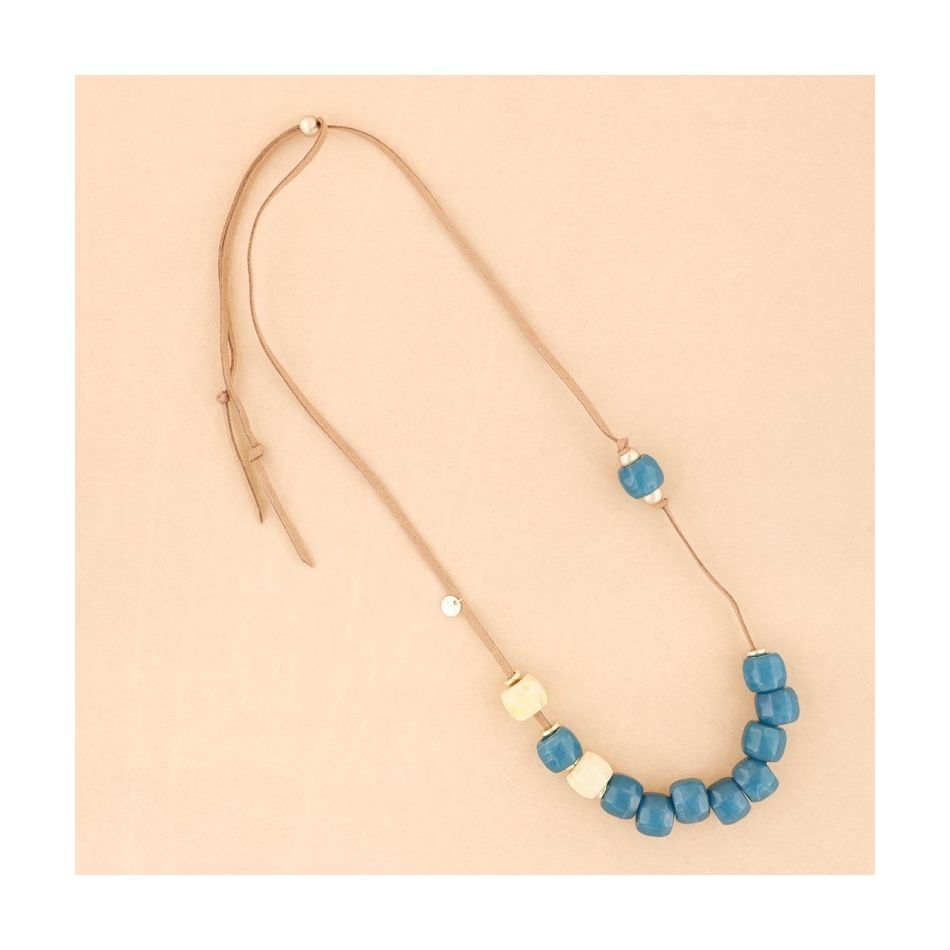LONG NECKLACE WITH RESIN BEADS