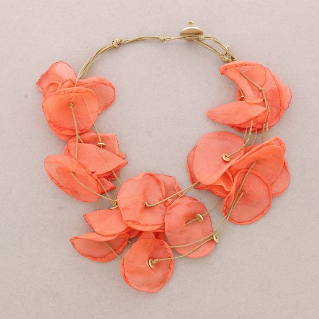 5 LEVELS FABRIC PETALS NECKLACE