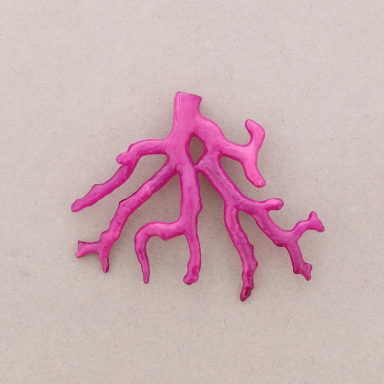 BROCHE CORAL RESINA