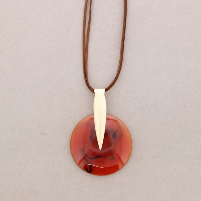 COLLAR LARGO COLGANTE METAL RESINA