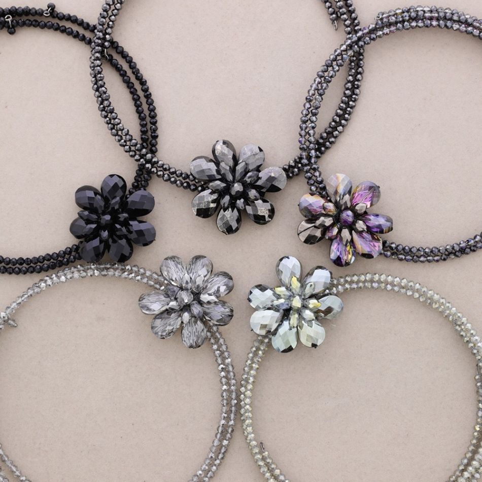 FLOWER NECKLACE WITH FACETED CRYSTALS