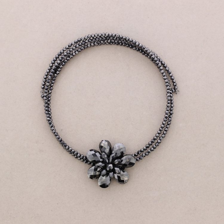 FLOWER NECKLACE WITH FACETED CRYSTALS
