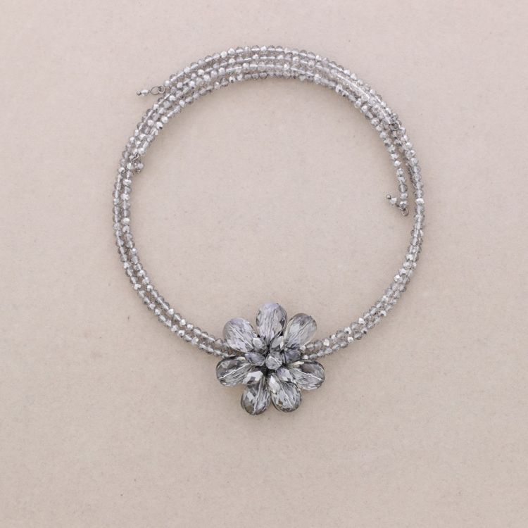 FLOWER NECKLACE WITH FACETED CRYSTALS 2