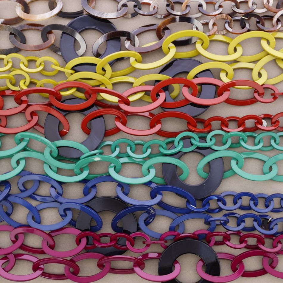 COLLAR LARGO ESLABONES RESINA