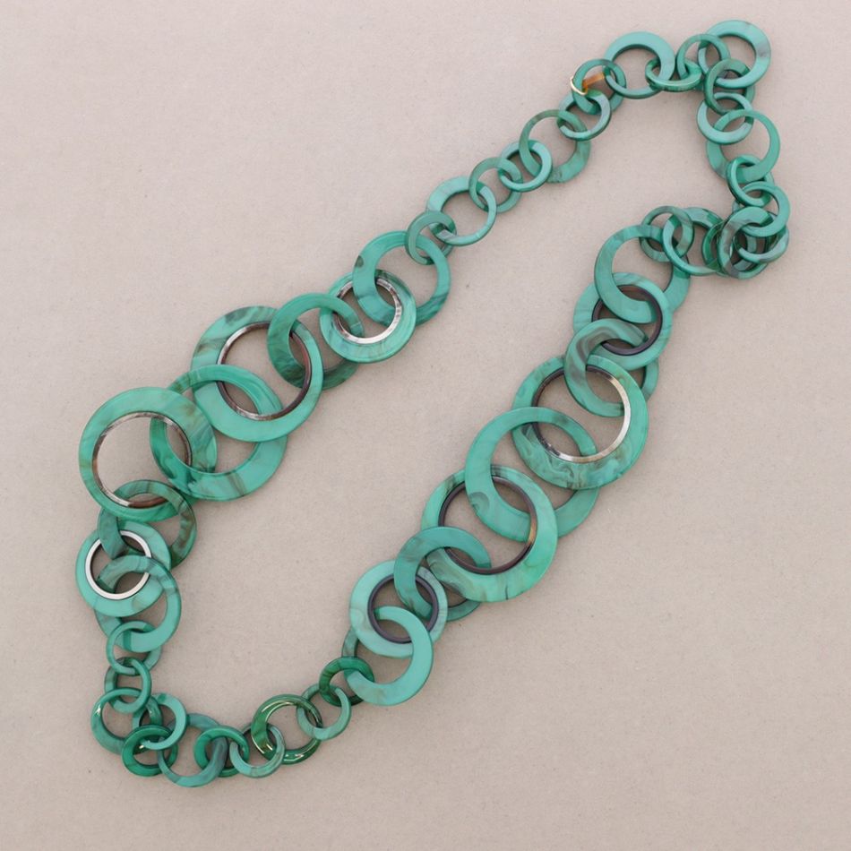 COLLAR LARGO ESLABONES RESINA