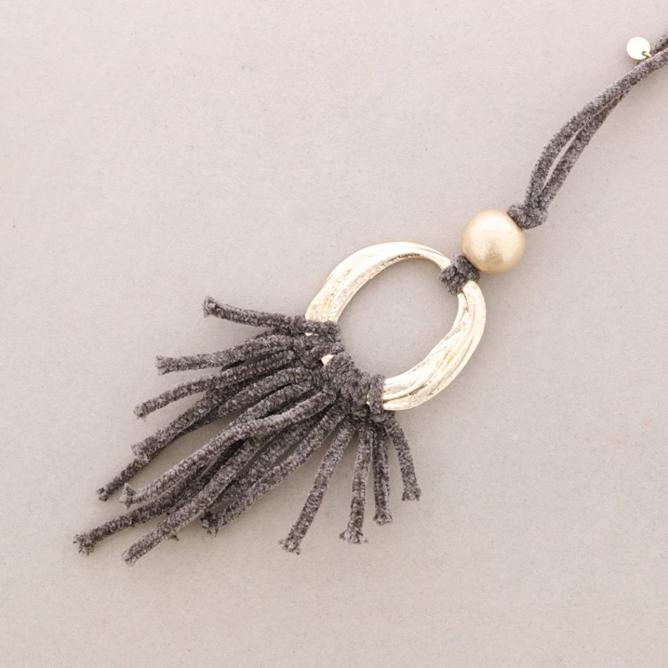 COLLAR LARGO CÍRCULO METAL FLECO CHENILLA