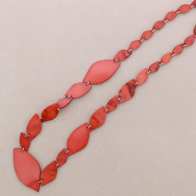 COLLAR LARGO HOJAS RESINA