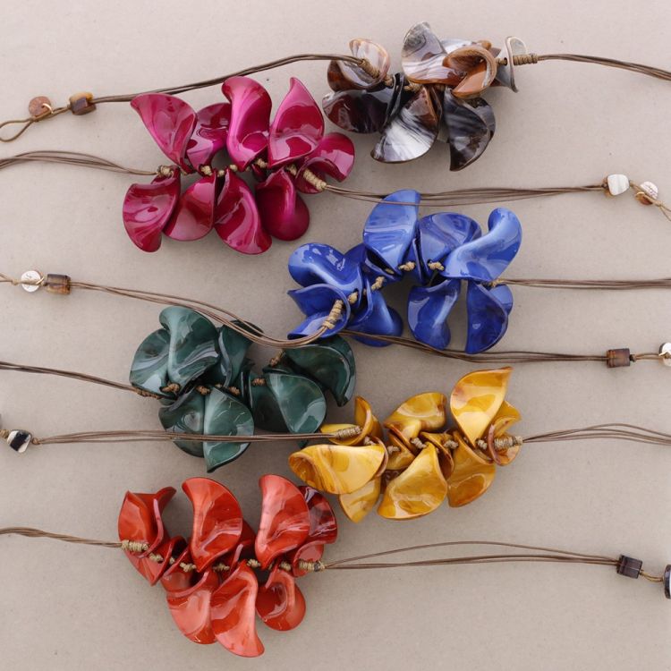 RESIN BEADED NECKLACE 2