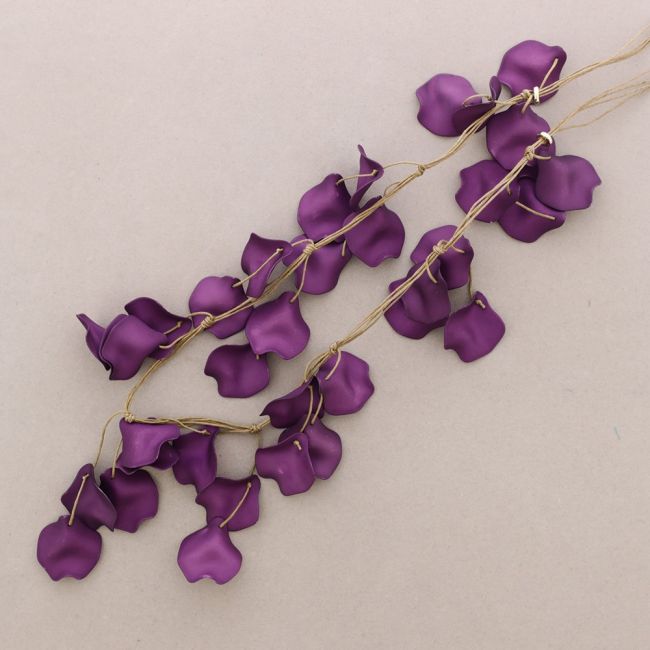 LONG RESIN PETALS NECKLACE