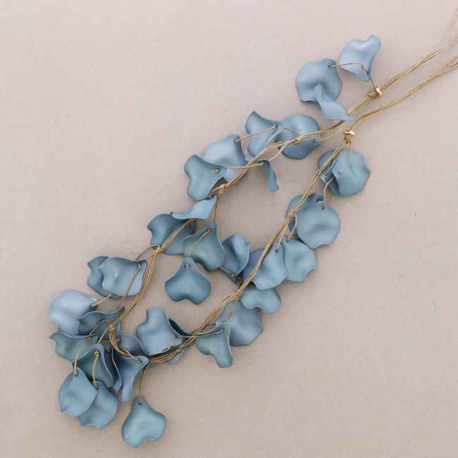 LONG RESIN PETALS NECKLACE
