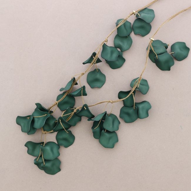 LONG RESIN PETALS NECKLACE