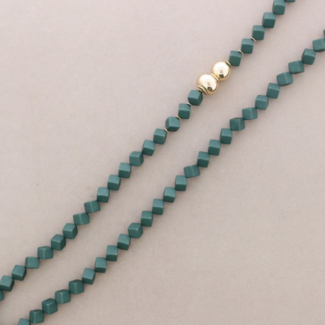 COLLAR LARGO CUBITOS RESINA