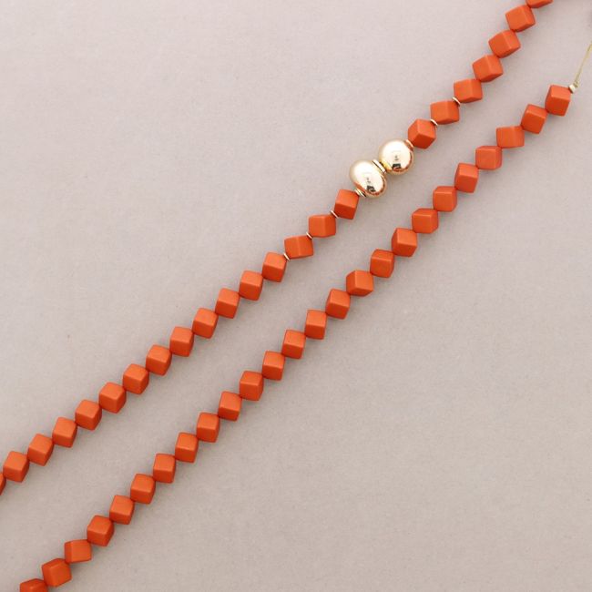 COLLAR LARGO CUBITOS RESINA