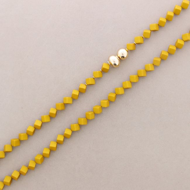 COLLAR LARGO CUBITOS RESINA