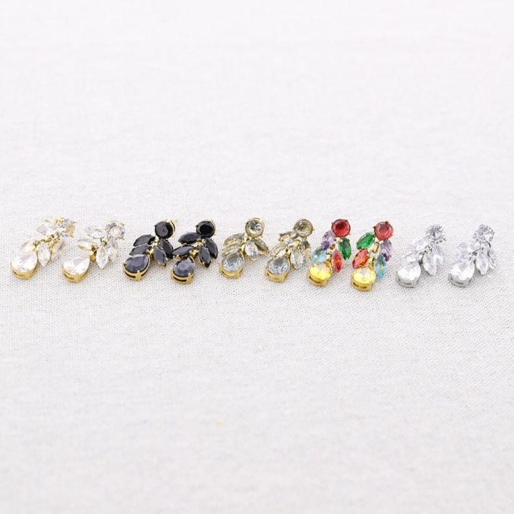 STEEL STUD EARRINGS WITH CRYSTALS 2