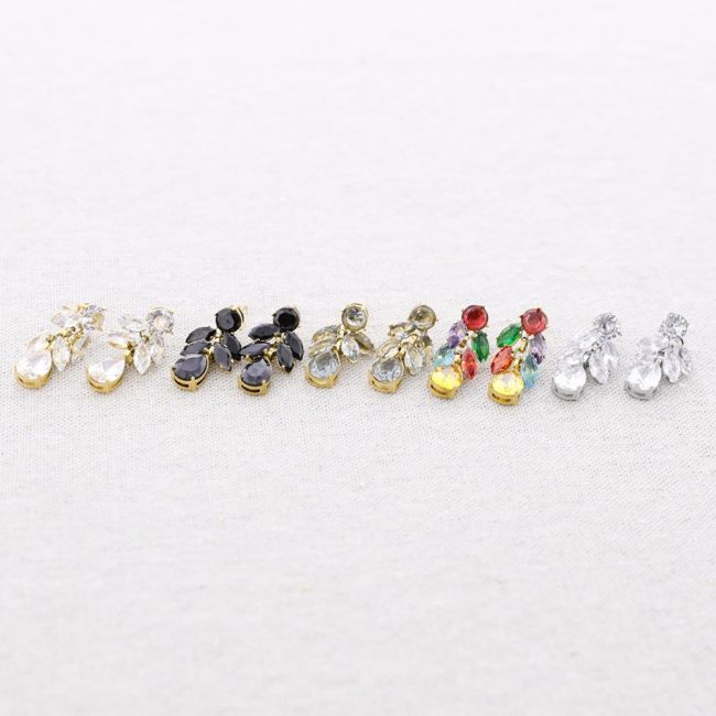 STEEL STUD EARRINGS WITH CRYSTALS