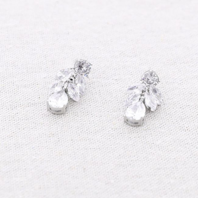 STEEL STUD EARRINGS WITH CRYSTALS