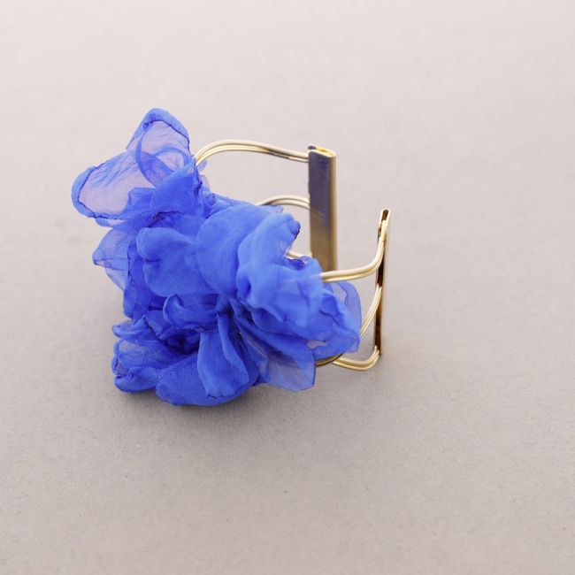 ADJUSTABLE FABRIC FLOWER BRACELET