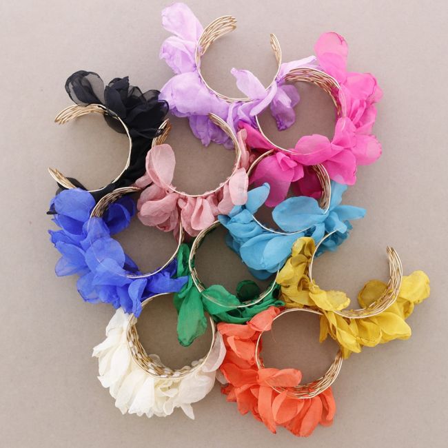 ADJUSTABLE FABRIC FLOWER BRACELET