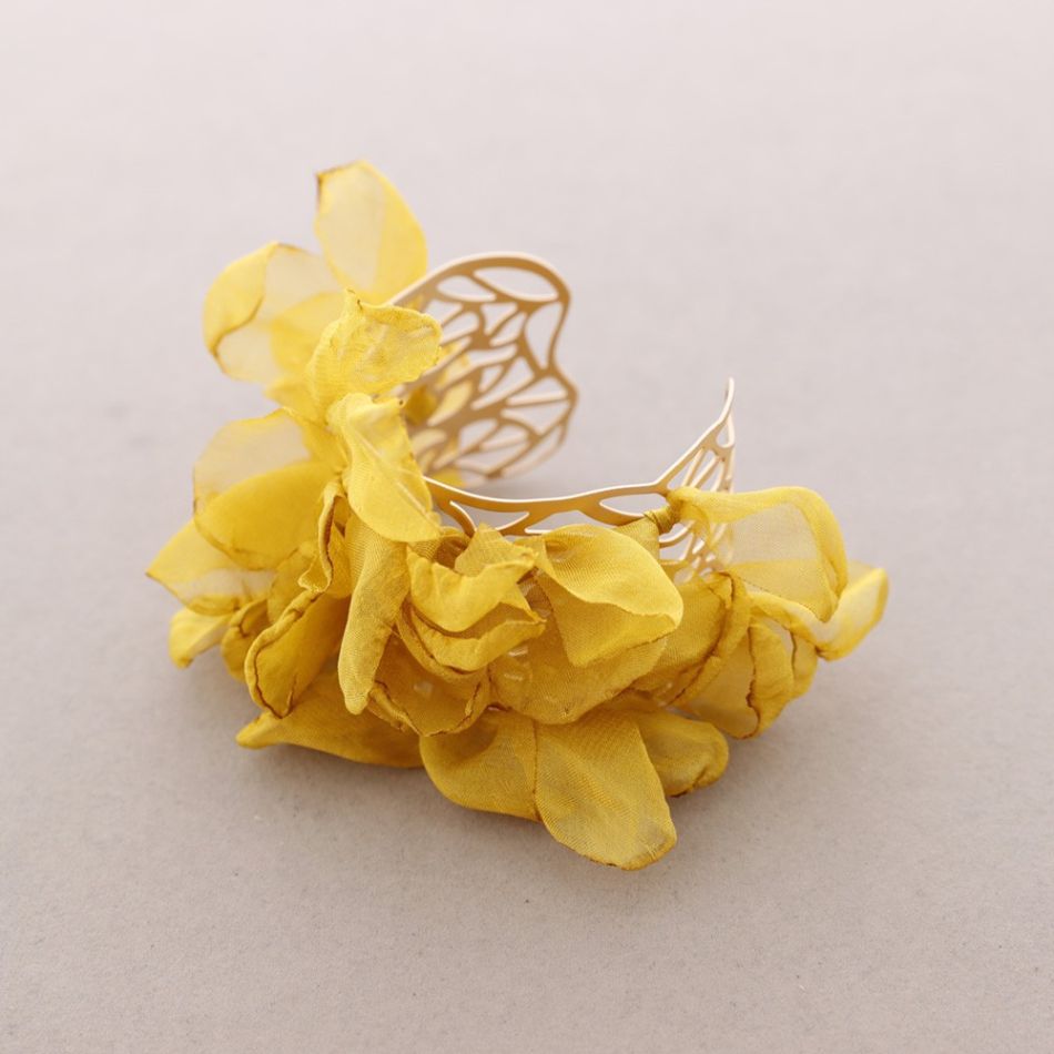 ADJUSTABLE FABRIC FLOWER BRACELET