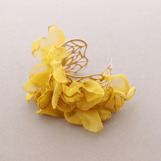 ADJUSTABLE FABRIC FLOWER BRACELET
