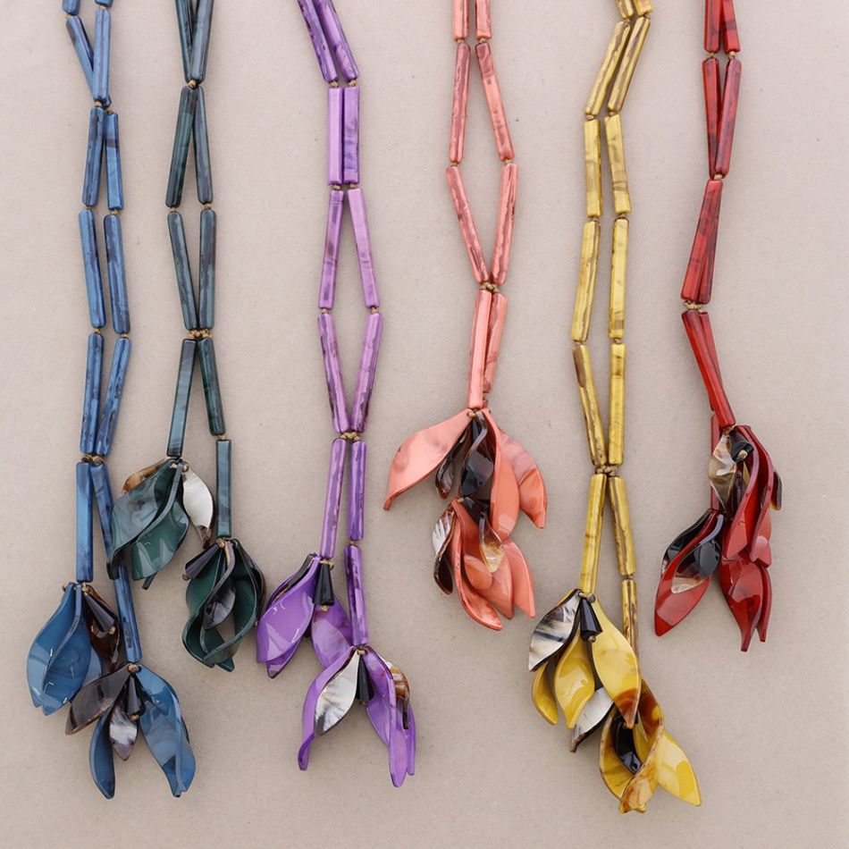 COLLAR LARGO RESINA COLGANTE FLOR