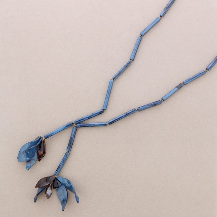 LONG RESIN FLOWER PENDANT NECKLACE 2