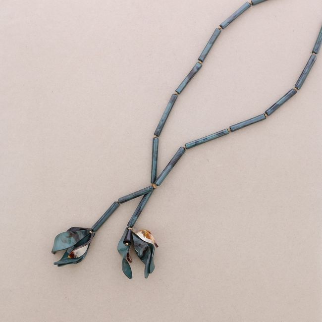 COLLAR LARGO RESINA COLGANTE FLOR