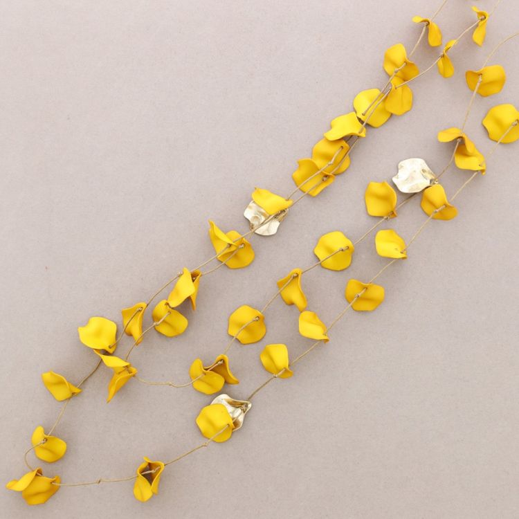 LONG DOUBLE PETALS RESIN NECKLACE