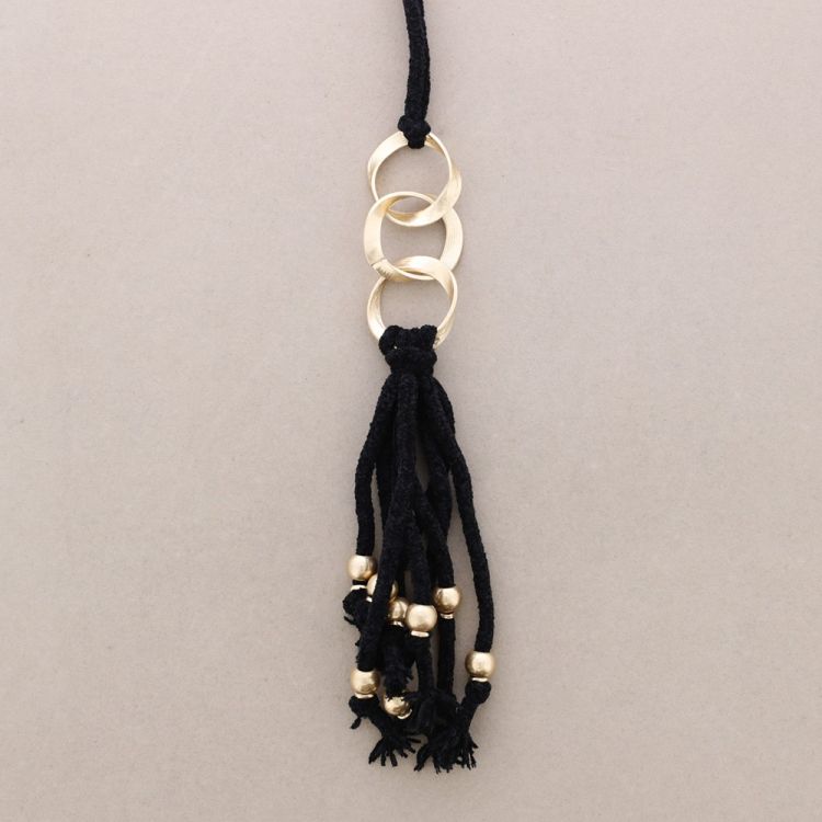 LONG NECKLACE WITH FRINGED LINKS CHENILLE BEADS