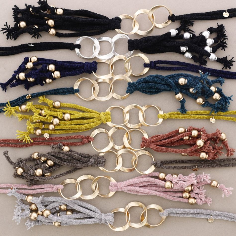 LONG NECKLACE WITH FRINGED LINKS CHENILLE BEADS