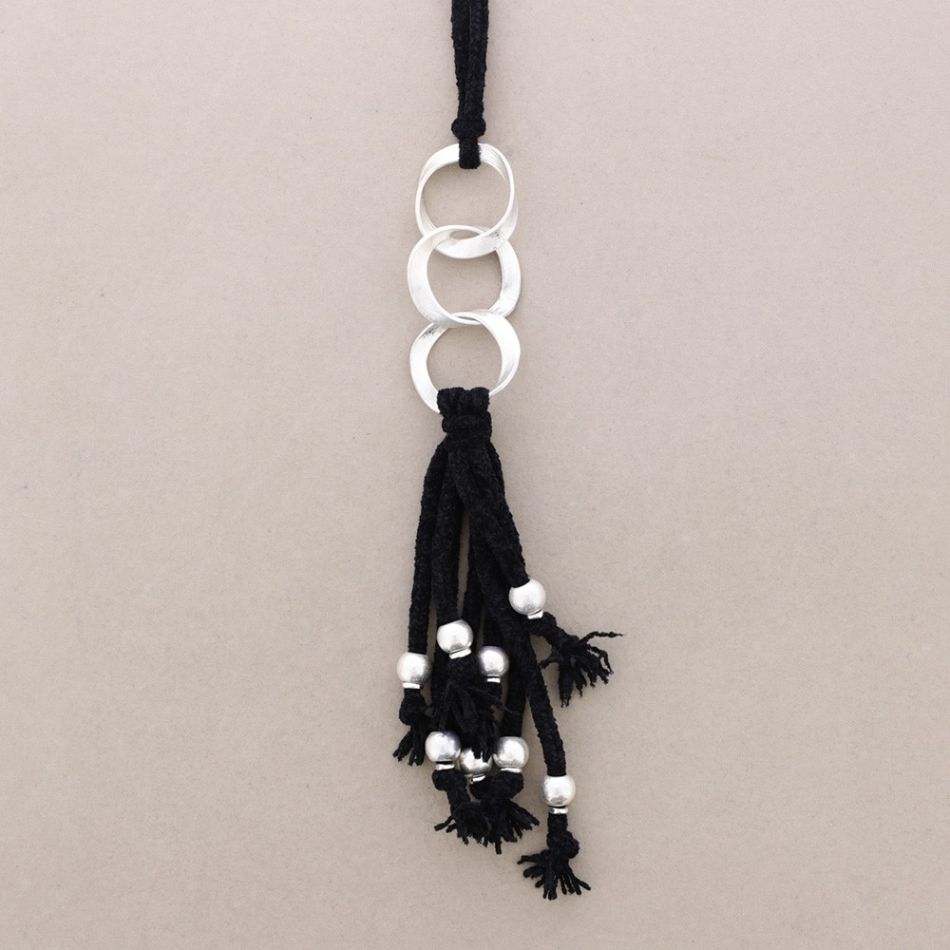 COLLAR LARGO ESLABONES FLECO CHENILLA BOLAS