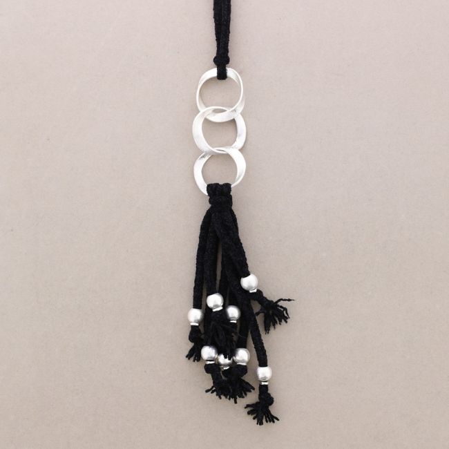 COLLAR LARGO ESLABONES FLECO CHENILLA BOLAS
