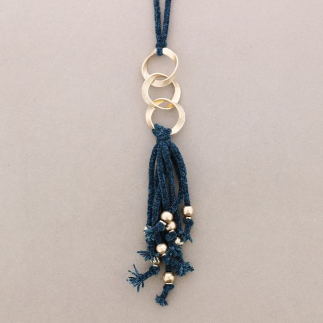 COLLAR LARGO ESLABONES FLECO CHENILLA BOLAS