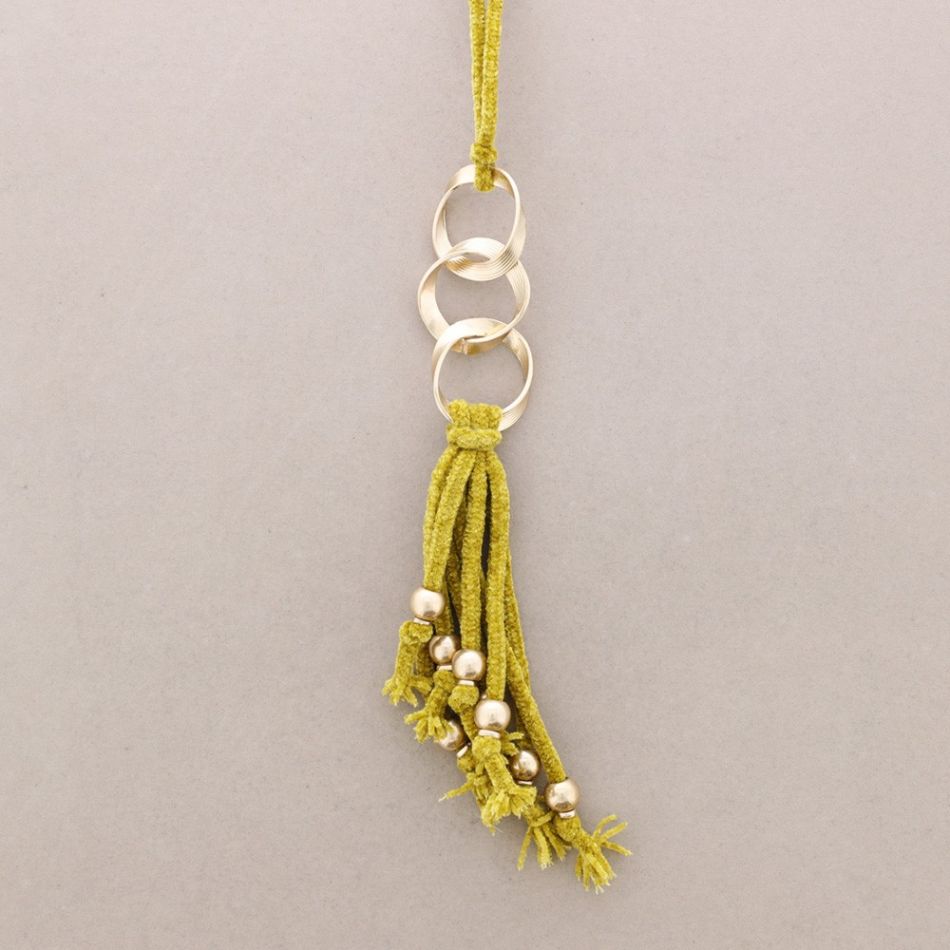 LONG NECKLACE WITH FRINGED LINKS CHENILLE BEADS