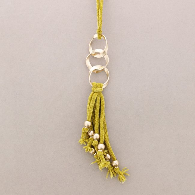 LONG NECKLACE WITH FRINGED LINKS CHENILLE BEADS