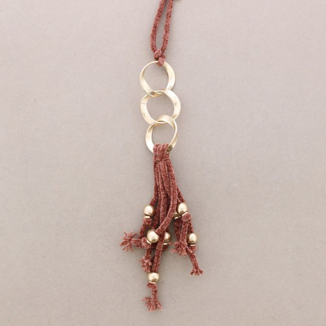 COLLAR LARGO ESLABONES FLECO CHENILLA BOLAS