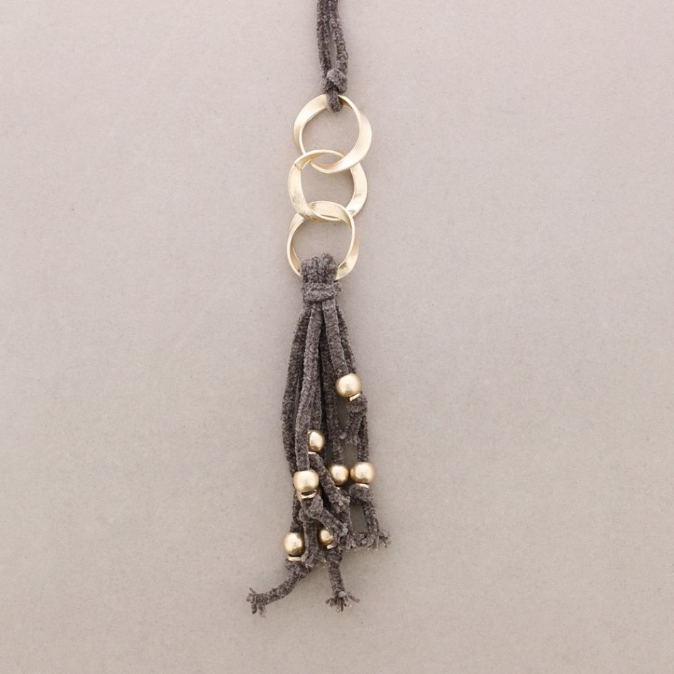 LONG NECKLACE WITH FRINGED LINKS CHENILLE BEADS