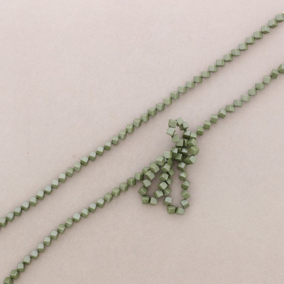 LONG NECKLACE WITH RESIN CUBE BEADS